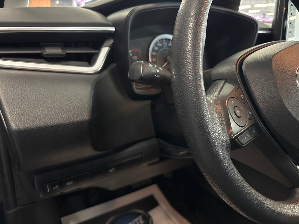 2022 Toyota Corolla LE in Saint-Jean-Sur-Richelieu, Quebec - 13 - w1024h768px