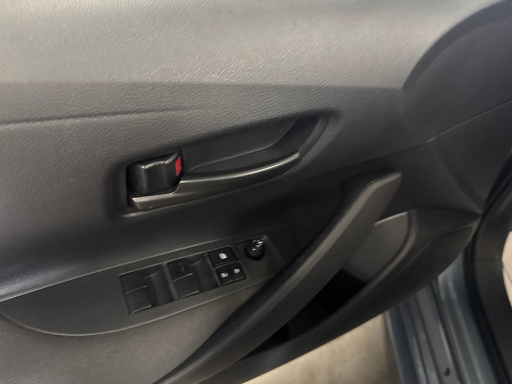 2022 Toyota Corolla LE in Saint-Jean-Sur-Richelieu, Quebec - 15 - w1024h768px