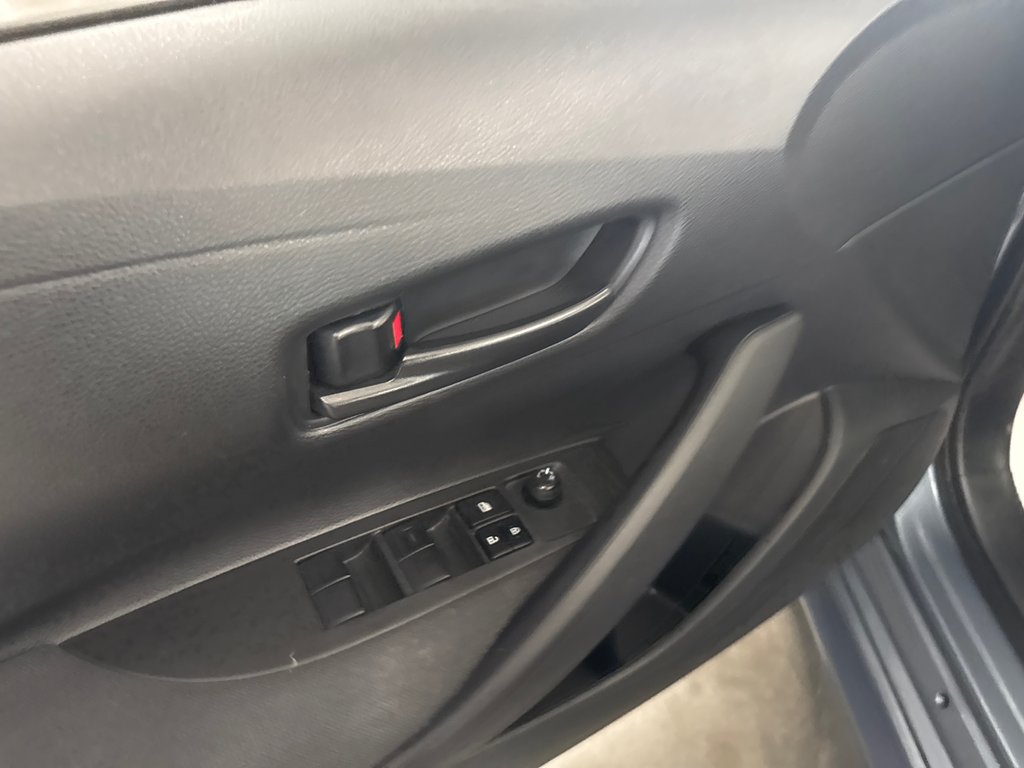 2022 Toyota Corolla LE in Saint-Jean-Sur-Richelieu, Quebec - 12 - w1024h768px