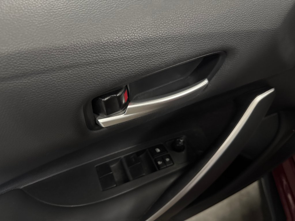 2022 Toyota Corolla SE in Saint-Jean-Sur-Richelieu, Quebec - 12 - w1024h768px