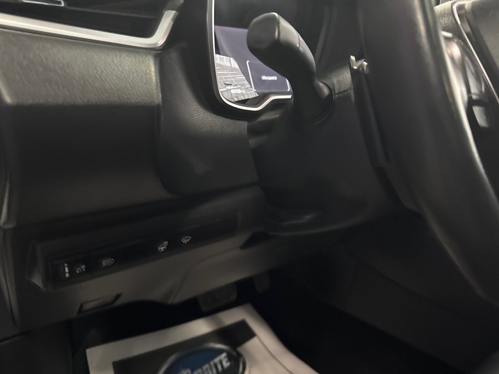 2023 Toyota Corolla XSE in Saint-Jean-Sur-Richelieu, Quebec - 12 - w1024h768px