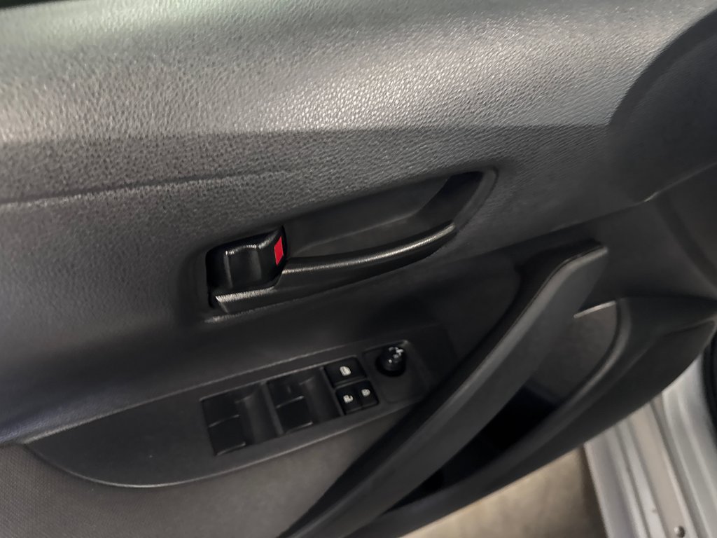 2023 Toyota Corolla LE in Saint-Jean-Sur-Richelieu, Quebec - 12 - w1024h768px