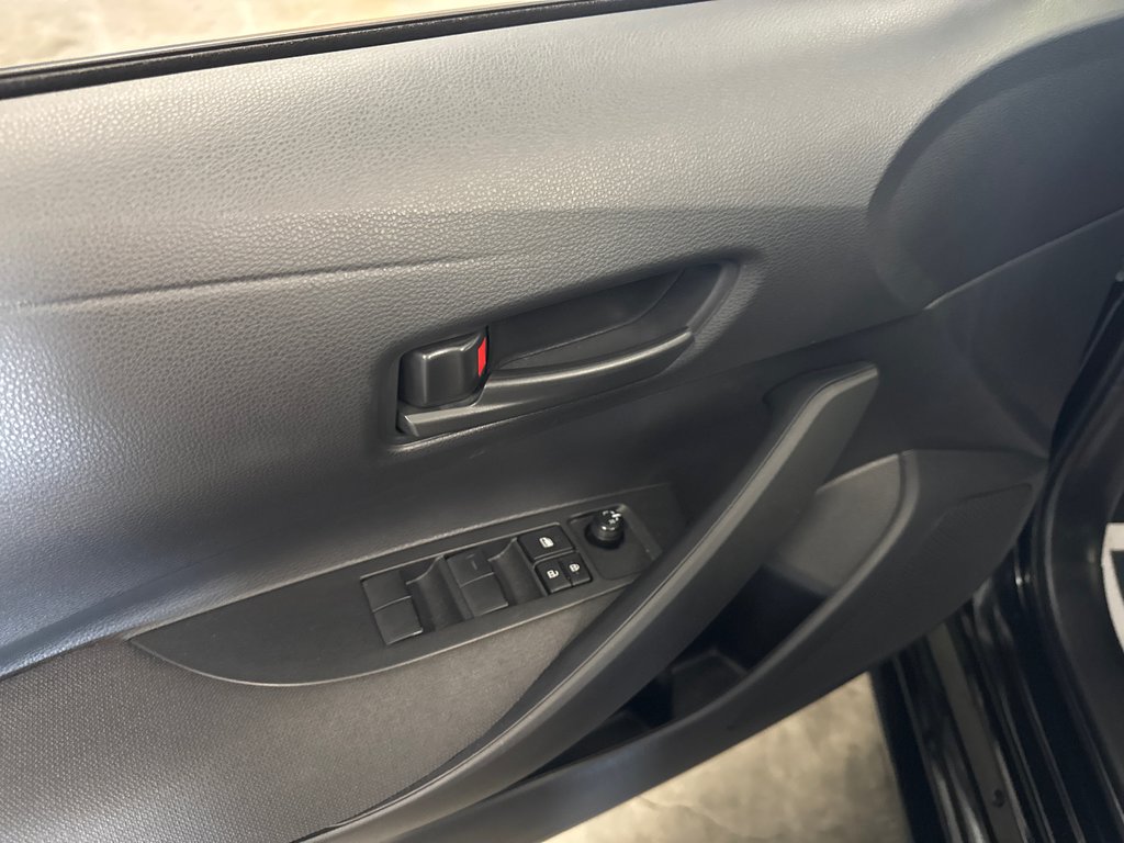2024 Toyota Corolla LE in Saint-Jean-Sur-Richelieu, Quebec - 11 - w1024h768px
