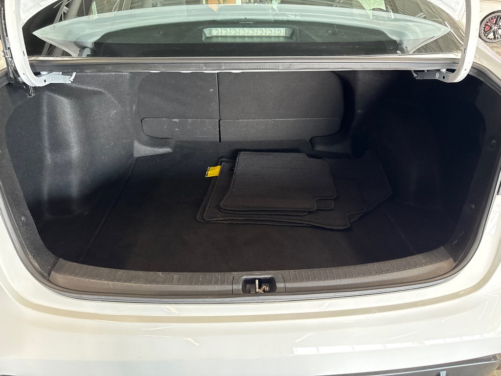 2024 Toyota Corolla SE in Saint-Jean-Sur-Richelieu, Quebec - 7 - w1024h768px