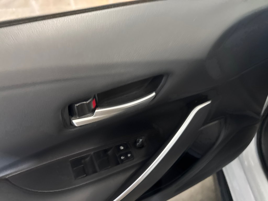 2024 Toyota Corolla SE in Saint-Jean-Sur-Richelieu, Quebec - 12 - w1024h768px