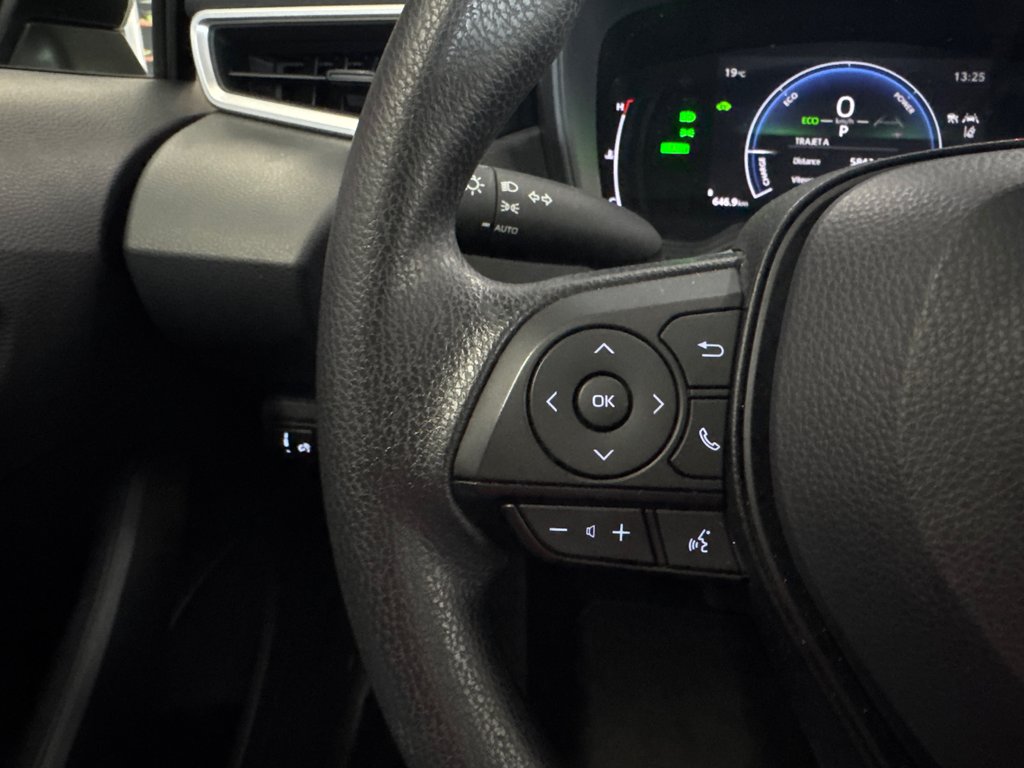 2025 Toyota Corolla Hybrid LE in Saint-Jean-Sur-Richelieu, Quebec - 29 - w1024h768px