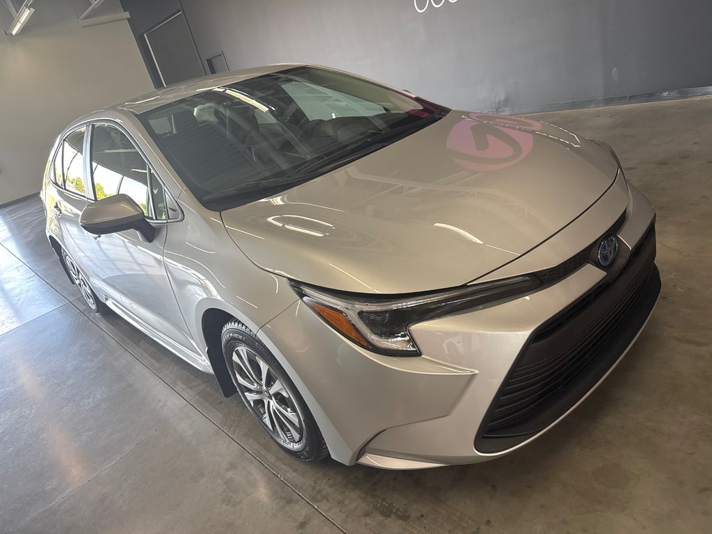 Toyota Corolla Hybrid LE 2025 à Saint-Jean-Sur-Richelieu, Québec - 2 - w1024h768px