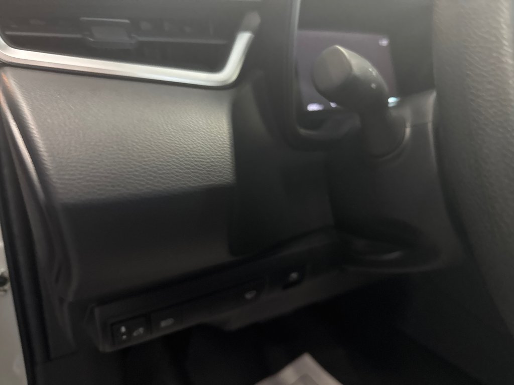 2025 Toyota Corolla Hybrid LE in Saint-Jean-Sur-Richelieu, Quebec - 9 - w1024h768px