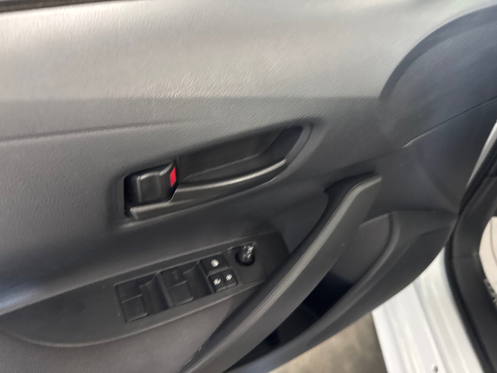 2026 Toyota Corolla LE in Saint-Jean-Sur-Richelieu, Quebec - 10 - w1024h768px