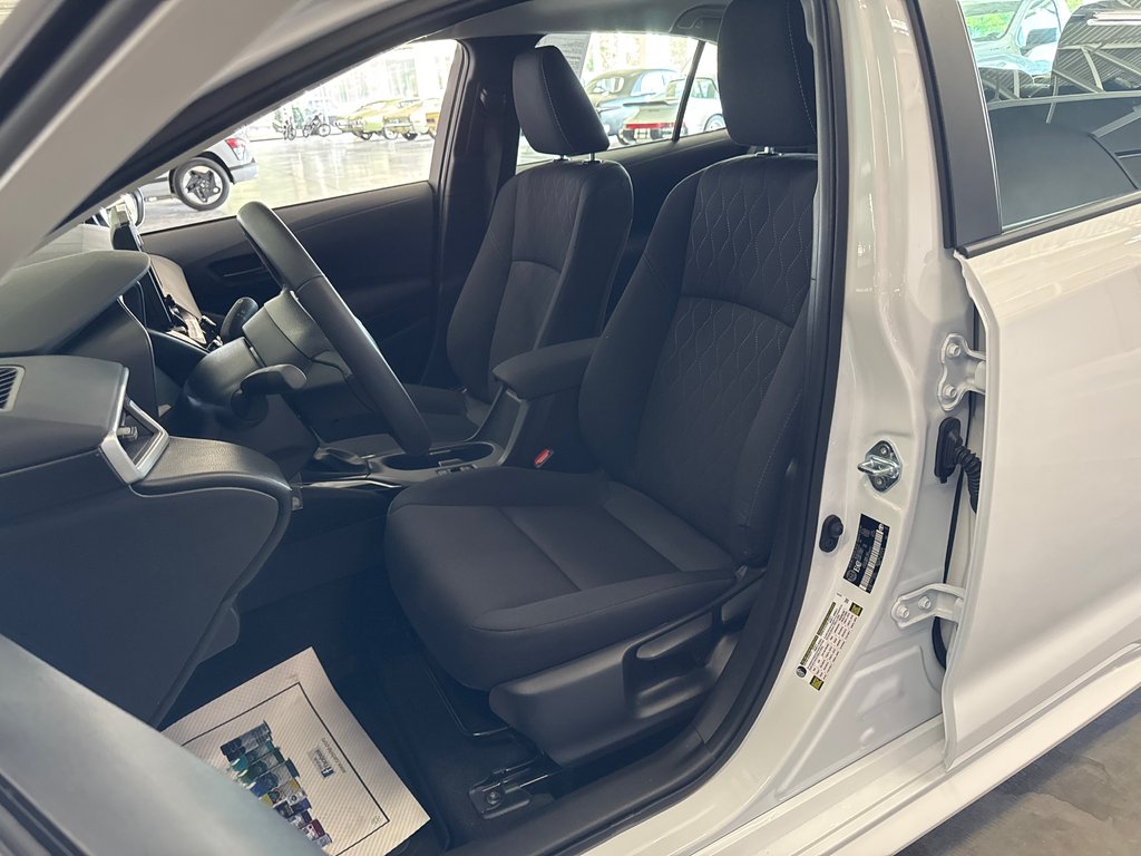 2026 Toyota Corolla LE in Saint-Jean-Sur-Richelieu, Quebec - 7 - w1024h768px