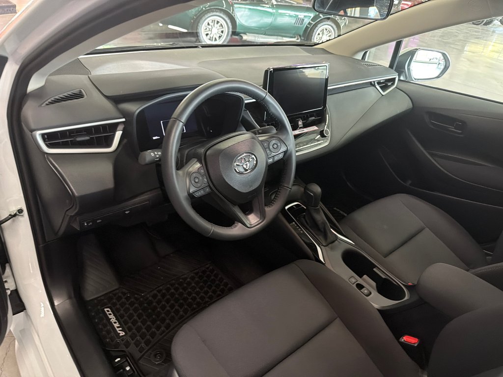 2026 Toyota Corolla LE in Saint-Jean-Sur-Richelieu, Quebec - 10 - w1024h768px
