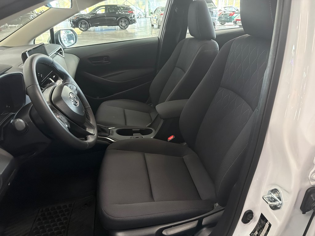 2026 Toyota Corolla LE in Saint-Jean-Sur-Richelieu, Quebec - 9 - w1024h768px
