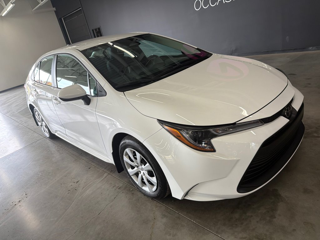 2026 Toyota Corolla LE in Saint-Jean-Sur-Richelieu, Quebec - 2 - w1024h768px