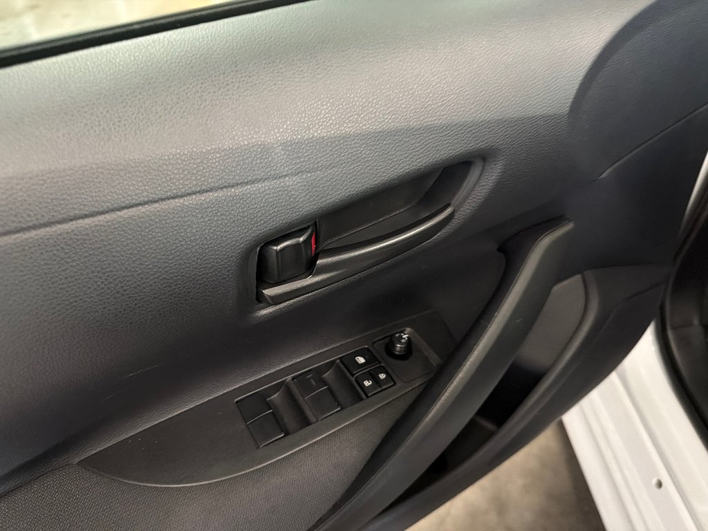 2026 Toyota Corolla LE in Saint-Jean-Sur-Richelieu, Quebec - 12 - w1024h768px