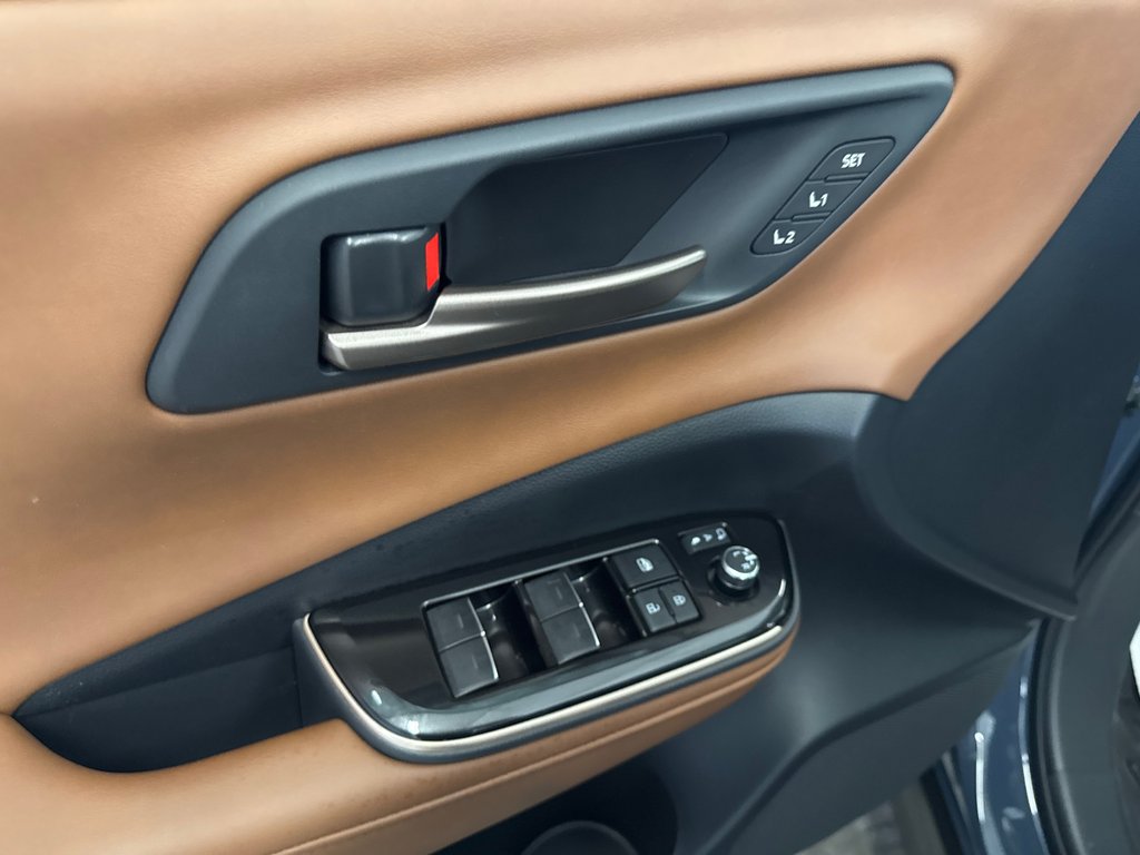 2025 Toyota Crown Signia LIMITED in Saint-Jean-Sur-Richelieu, Quebec - 13 - w1024h768px