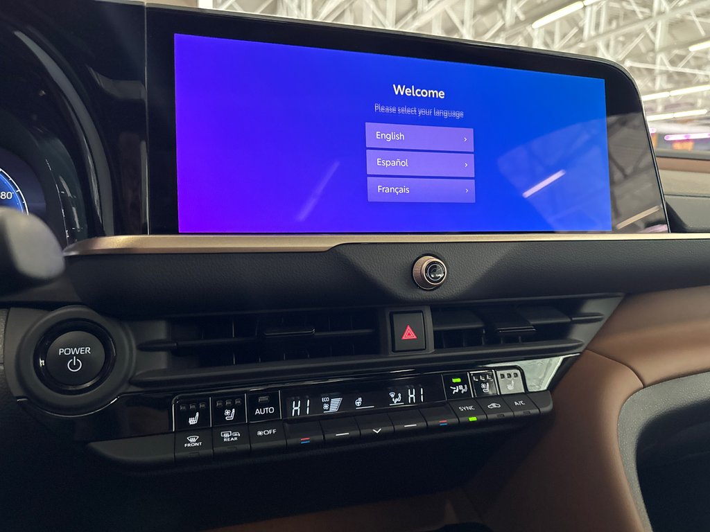 2025 Toyota Crown Signia LIMITED in Saint-Jean-Sur-Richelieu, Quebec - 19 - w1024h768px