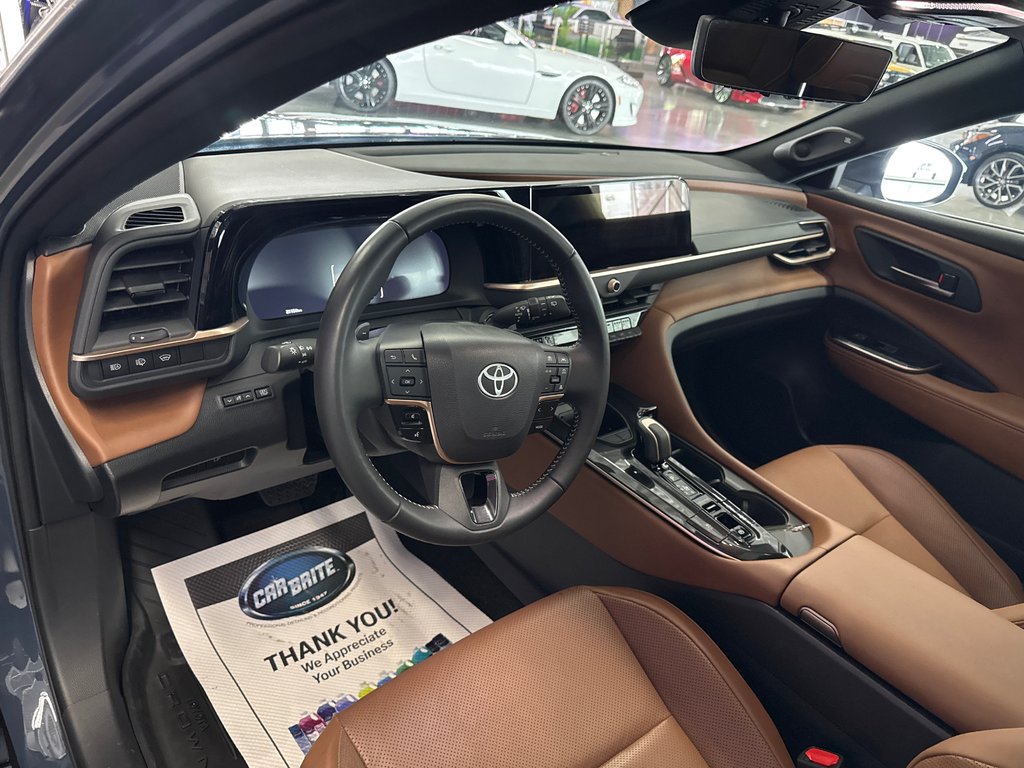 2025 Toyota Crown Signia LIMITED in Saint-Jean-Sur-Richelieu, Quebec - 12 - w1024h768px
