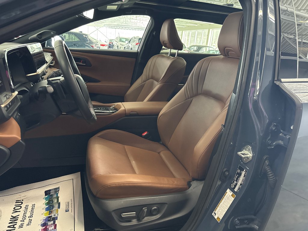 2025 Toyota Crown Signia LIMITED in Saint-Jean-Sur-Richelieu, Quebec - 9 - w1024h768px