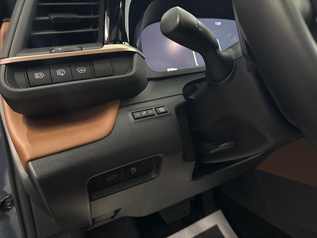 2025 Toyota Crown Signia LIMITED in Saint-Jean-Sur-Richelieu, Quebec - 15 - w1024h768px