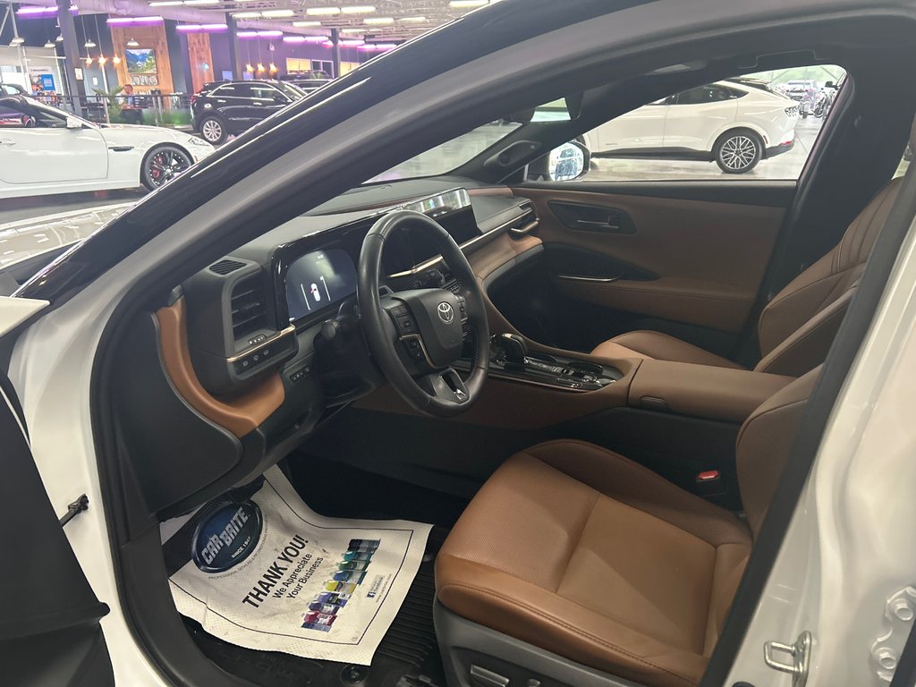 2025 Toyota Crown Signia Limited ensemble technologie avancé in Saint-Jean-Sur-Richelieu, Quebec - 11 - w1024h768px