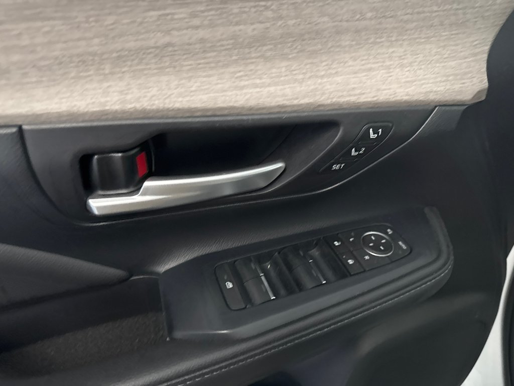 2024 Toyota Grand Highlander LIMITED in Saint-Jean-Sur-Richelieu, Quebec - 12 - w1024h768px