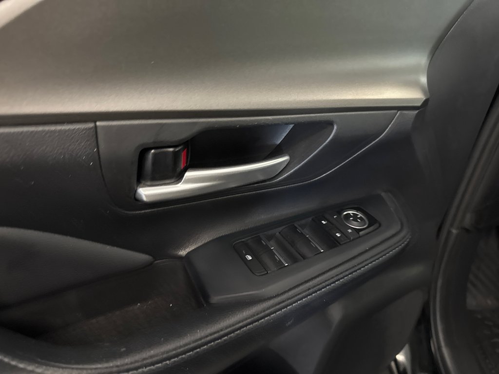 Toyota Grand Highlander HYBRIDE XLE 2024 à Saint-Jean-Sur-Richelieu, Québec - 10 - w1024h768px