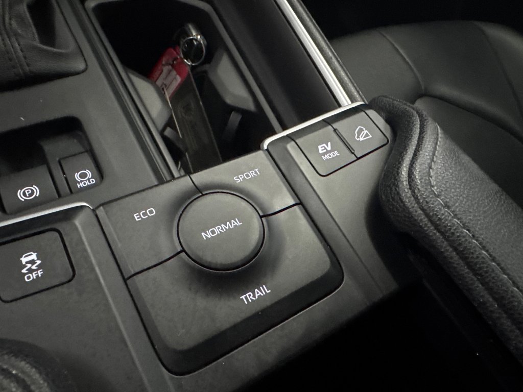 Toyota Grand Highlander HYBRIDE XLE 2024 à Saint-Jean-Sur-Richelieu, Québec - 14 - w1024h768px