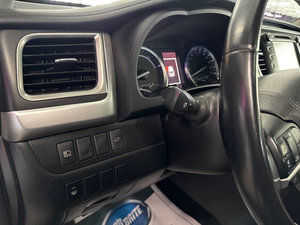 Toyota Highlander Hybrid XLE 2018 à Saint-Jean-Sur-Richelieu, Québec - 13 - w1024h768px