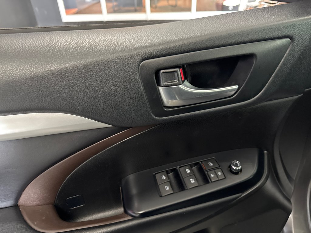 Toyota Highlander Hybrid XLE 2018 à Saint-Jean-Sur-Richelieu, Québec - 12 - w1024h768px