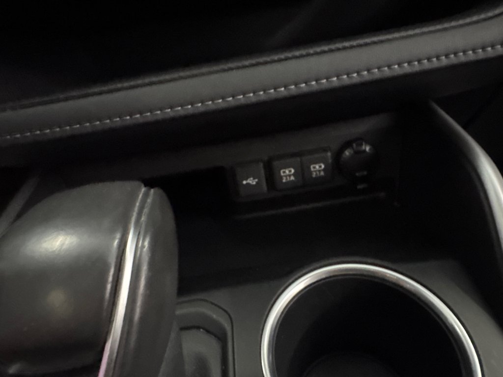 2021 Toyota Highlander XLE in Saint-Jean-Sur-Richelieu, Quebec - 19 - w1024h768px