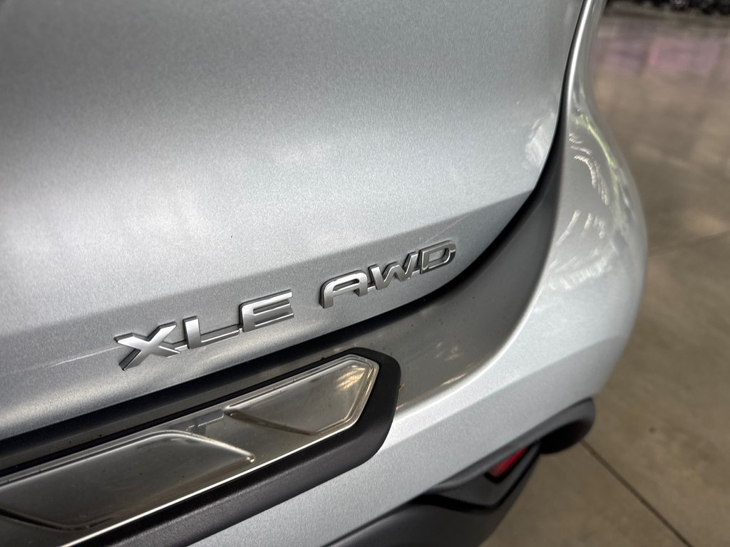 2021 Toyota Highlander XLE in Saint-Jean-Sur-Richelieu, Quebec - 7 - w1024h768px