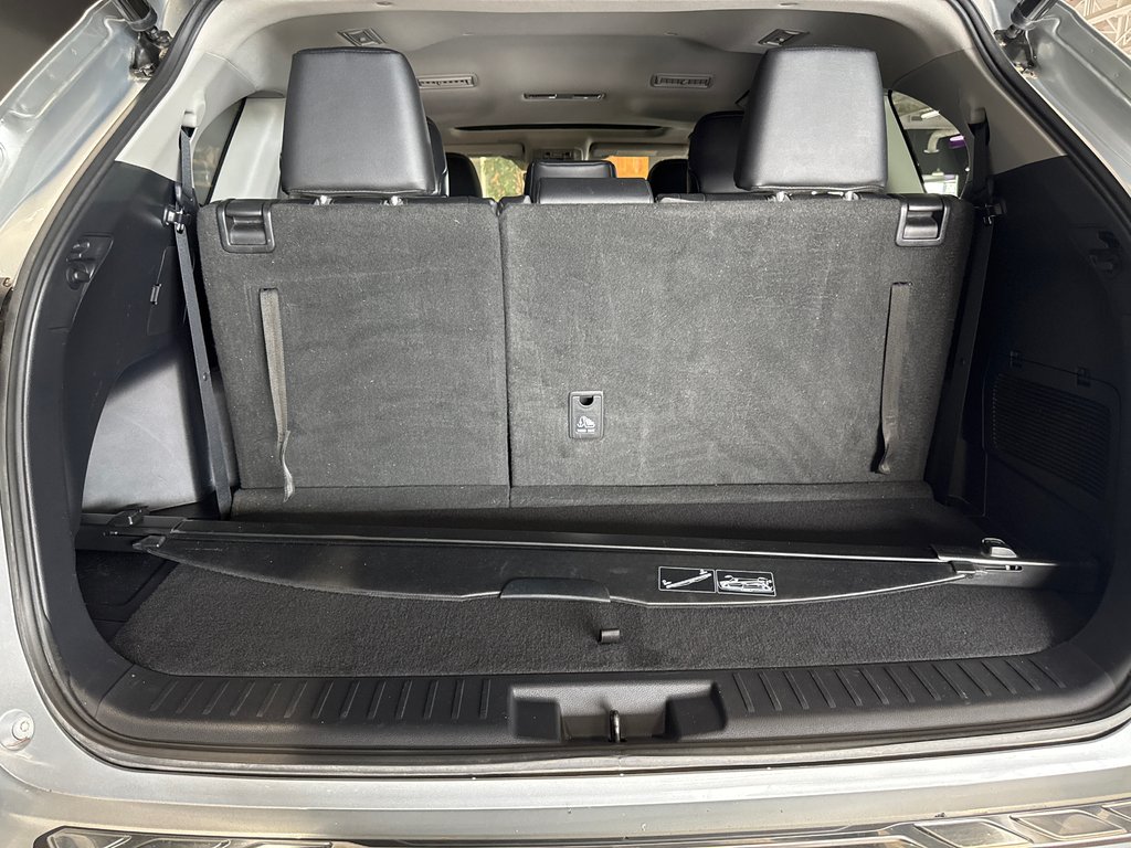 2021 Toyota Highlander XLE in Saint-Jean-Sur-Richelieu, Quebec - 9 - w1024h768px
