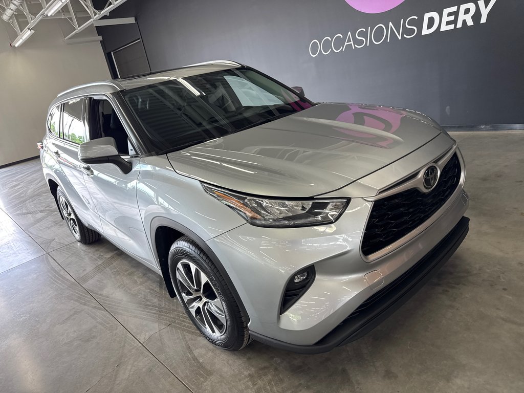 2021 Toyota Highlander XLE in Saint-Jean-Sur-Richelieu, Quebec - 2 - w1024h768px