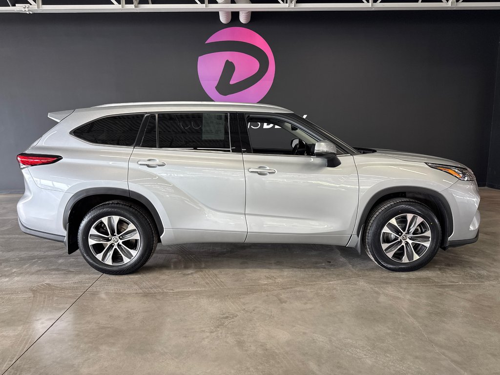 2021 Toyota Highlander XLE in Saint-Jean-Sur-Richelieu, Quebec - 1 - w1024h768px