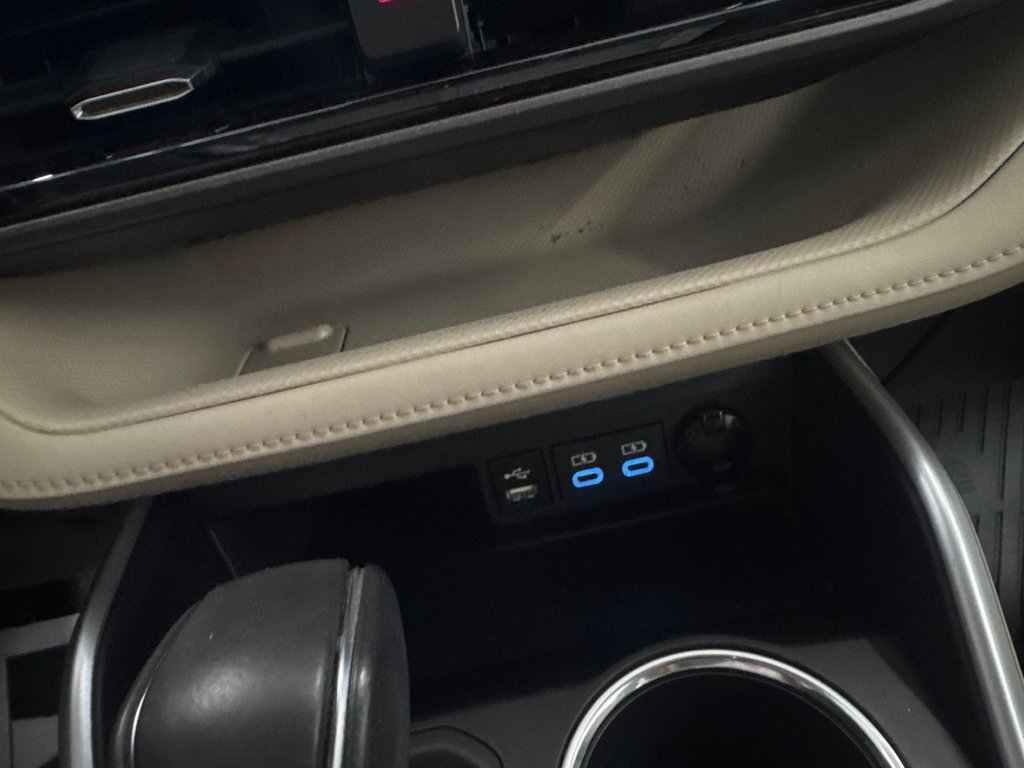 2022 Toyota Highlander XLE in Saint-Jean-Sur-Richelieu, Quebec - 16 - w1024h768px