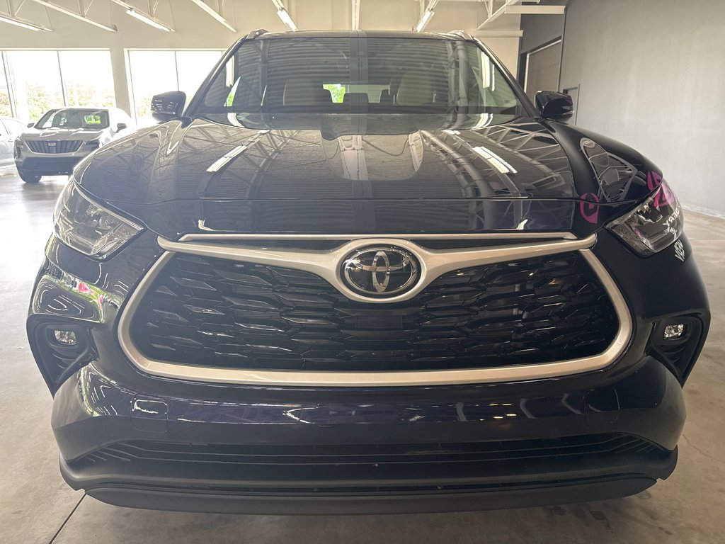 2022 Toyota Highlander XLE in Saint-Jean-Sur-Richelieu, Quebec - 3 - w1024h768px