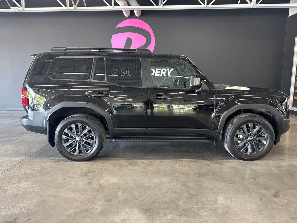 Toyota Land Cruiser PREMIUM 2025 à Saint-Jean-Sur-Richelieu, Québec - 1 - w1024h768px