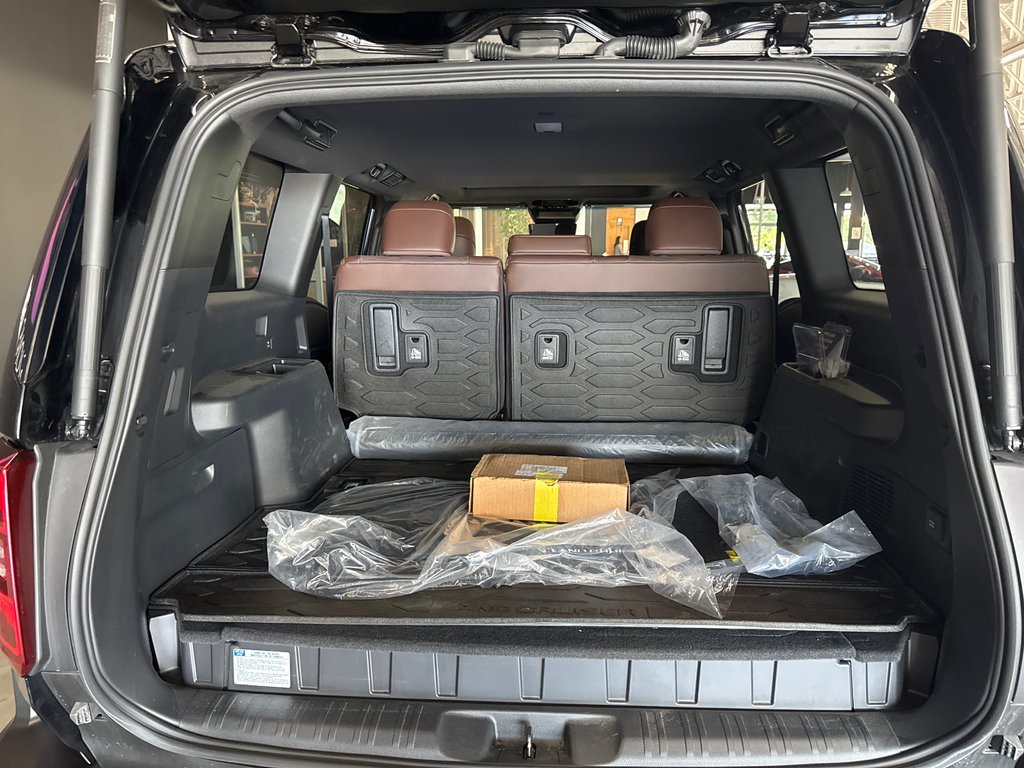 Toyota Land Cruiser PREMIUM 2025 à Saint-Jean-Sur-Richelieu, Québec - 8 - w1024h768px