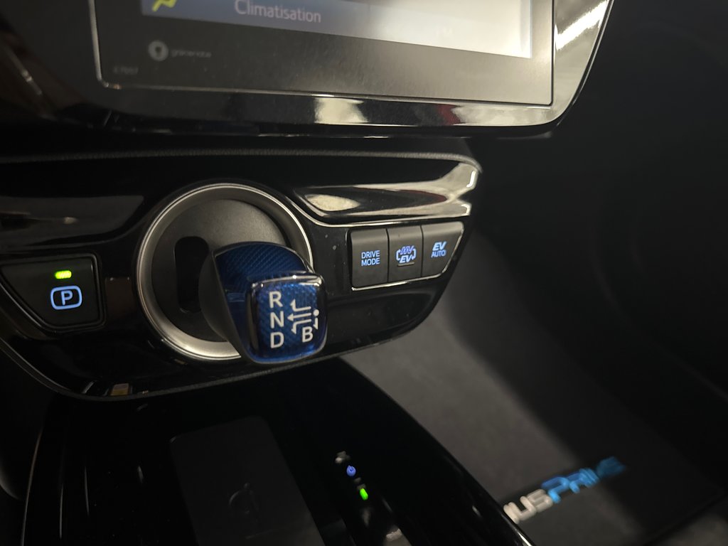2020 Toyota PRIUS PRIME GROUPE AMÉLIORÉ in Saint-Jean-Sur-Richelieu, Quebec - 15 - w1024h768px