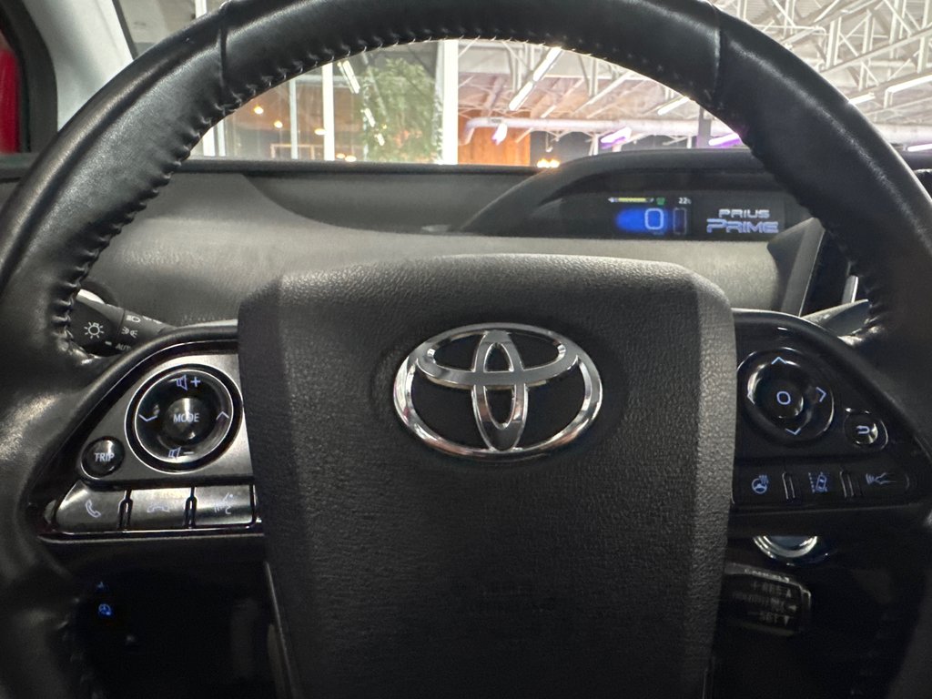 2020 Toyota PRIUS PRIME GROUPE AMÉLIORÉ in Saint-Jean-Sur-Richelieu, Quebec - 13 - w1024h768px