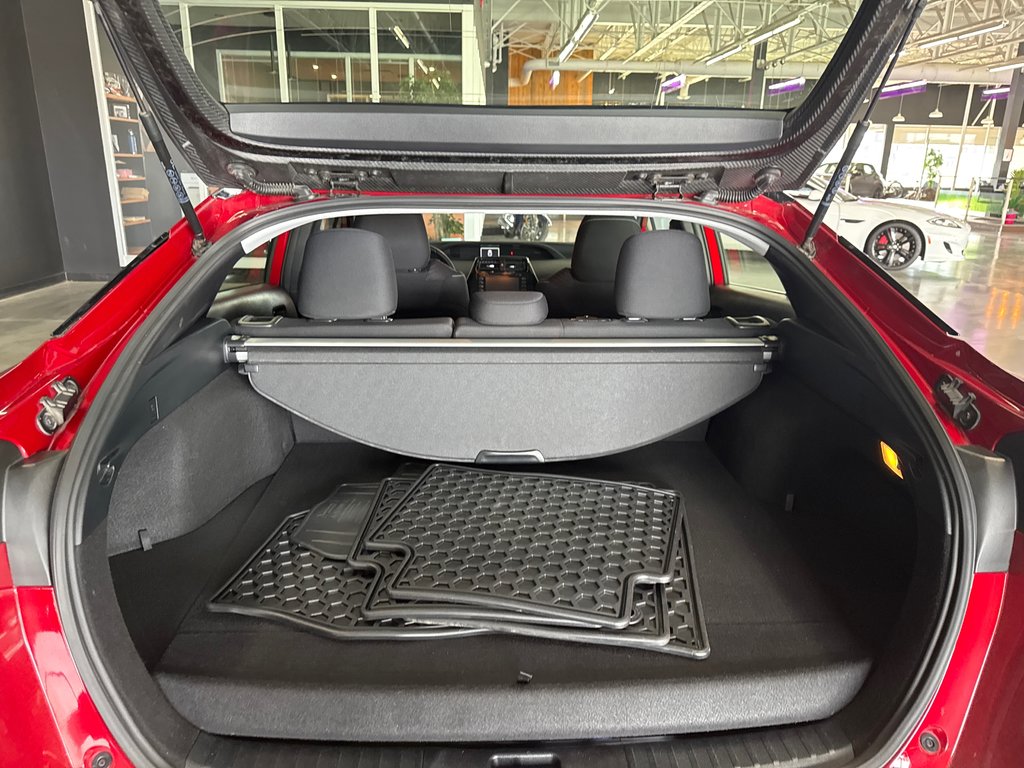 2021 Toyota PRIUS PRIME in Saint-Jean-Sur-Richelieu, Quebec - 8 - w1024h768px