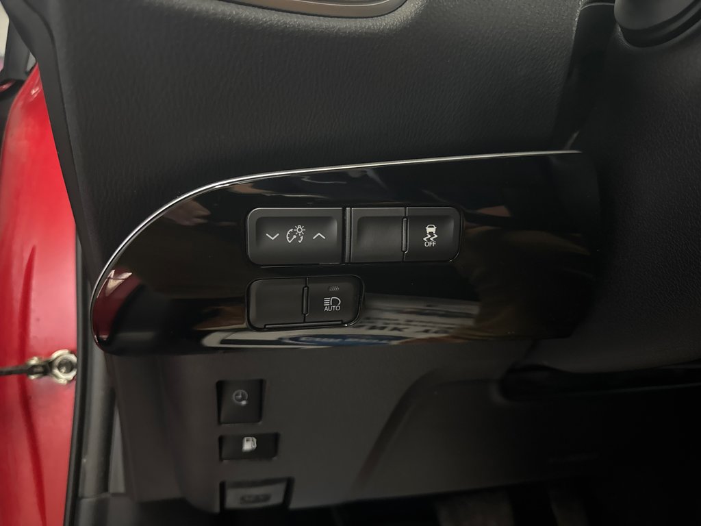 2021 Toyota PRIUS PRIME in Saint-Jean-Sur-Richelieu, Quebec - 12 - w1024h768px