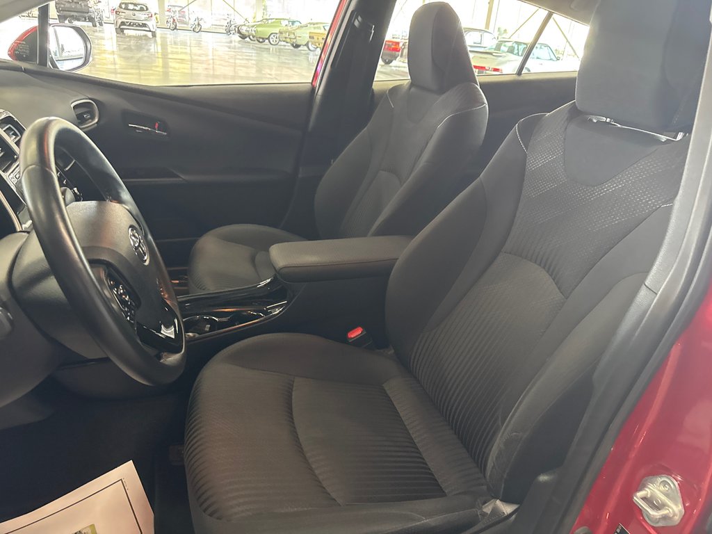 2021 Toyota PRIUS PRIME in Saint-Jean-Sur-Richelieu, Quebec - 9 - w1024h768px