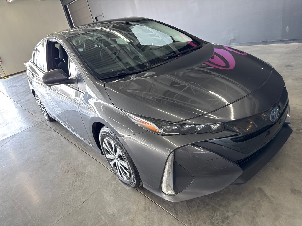 2021 Toyota Prius Prime in Saint-Jean-Sur-Richelieu, Quebec - 2 - w1024h768px