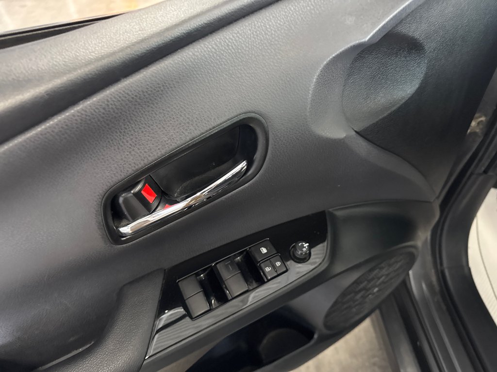 2021 Toyota Prius Prime in Saint-Jean-Sur-Richelieu, Quebec - 13 - w1024h768px