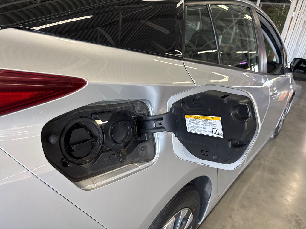 2021 Toyota Prius Prime in Saint-Jean-Sur-Richelieu, Quebec - 6 - w1024h768px