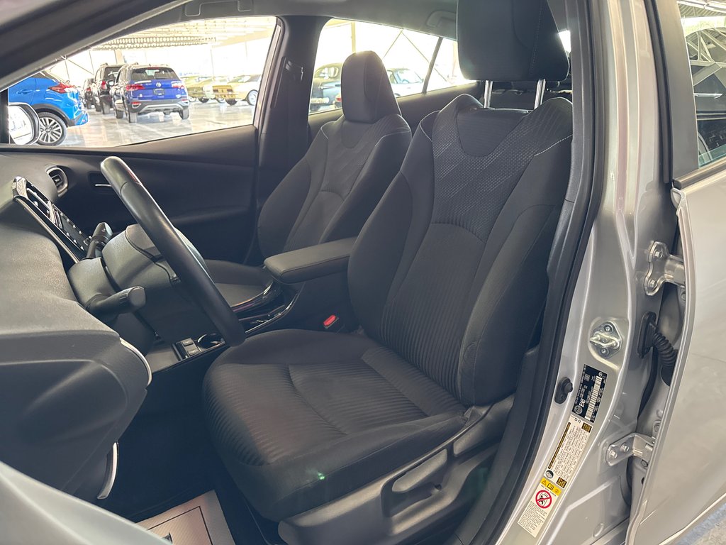 2021 Toyota Prius Prime in Saint-Jean-Sur-Richelieu, Quebec - 12 - w1024h768px