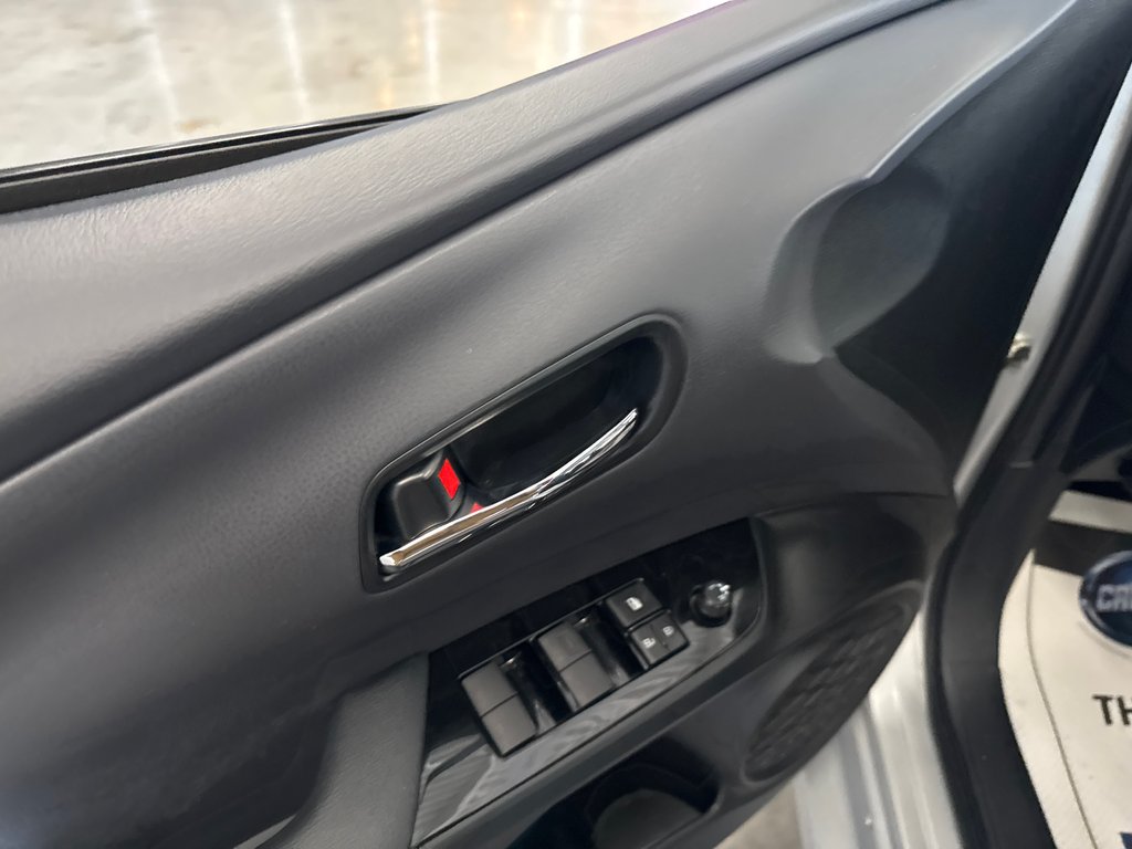 2021 Toyota Prius Prime in Saint-Jean-Sur-Richelieu, Quebec - 15 - w1024h768px