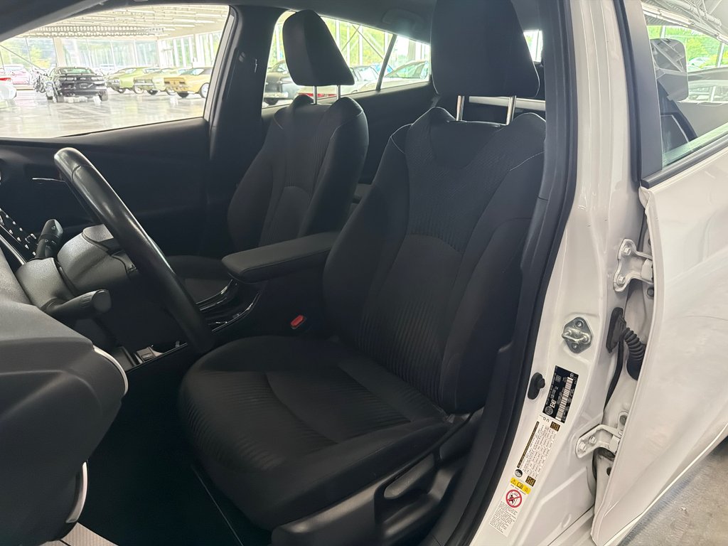 2021 Toyota Prius Prime in Saint-Jean-Sur-Richelieu, Quebec - 13 - w1024h768px