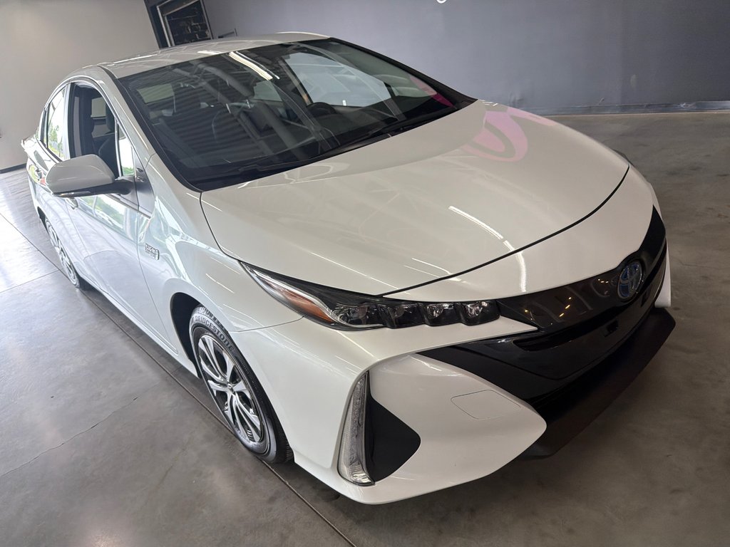 2021 Toyota Prius Prime in Saint-Jean-Sur-Richelieu, Quebec - 2 - w1024h768px